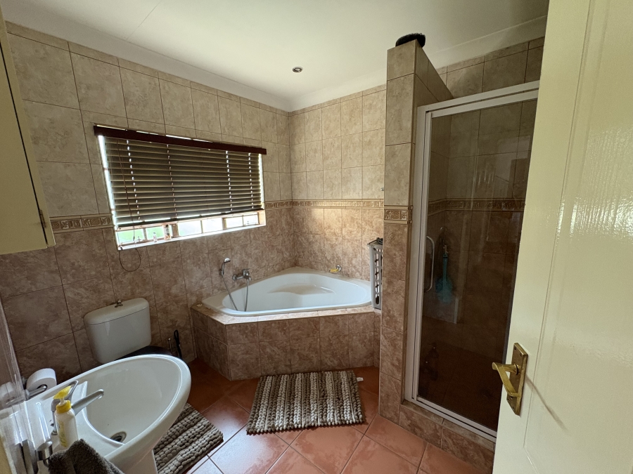 3 Bedroom Property for Sale in Safari Gardens North West